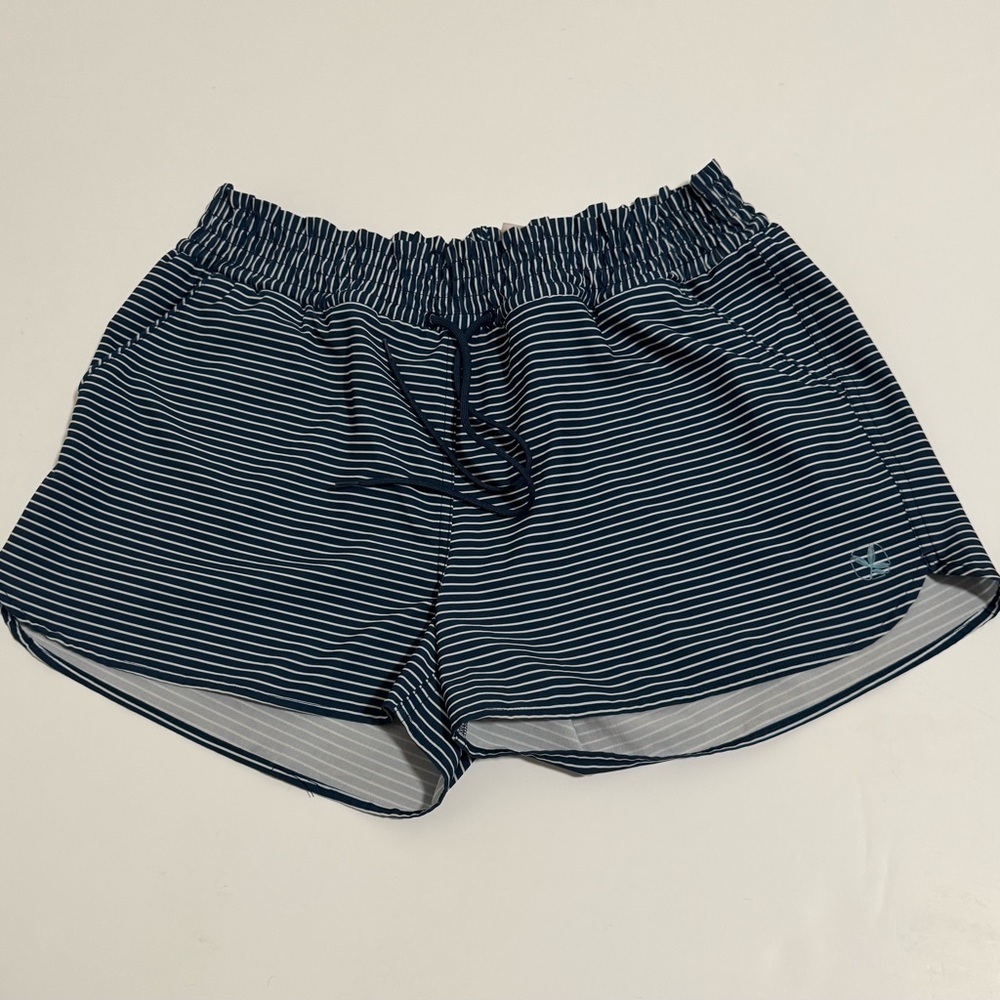 Carve Designs Surf Rock Board Shorts
Navy  Stripe Womens extra Large